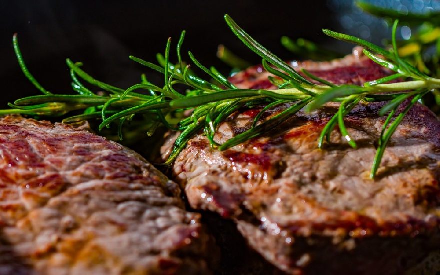 Leckeres gegrilltes Steak wie bei den Warsteiner Stuben mit leckeren internationalen, deutschen sowie italienischen Essen in Warstein.